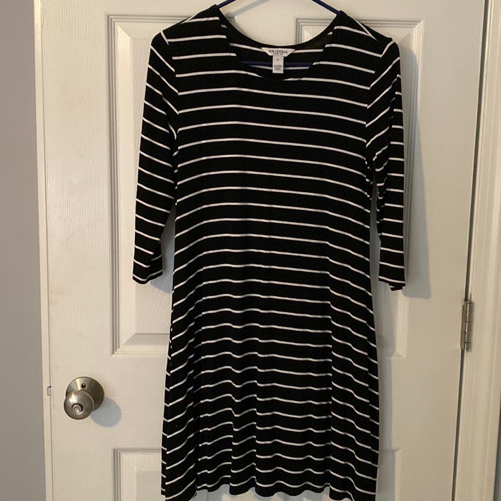 Black and white long sleeve dress